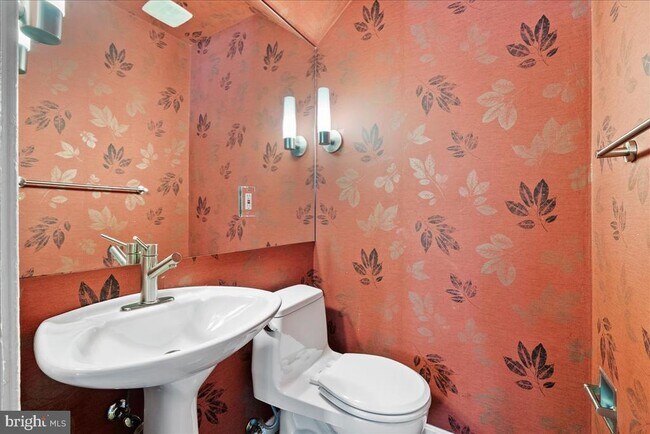 Building Photo - 2355 Ashmead Pl NW