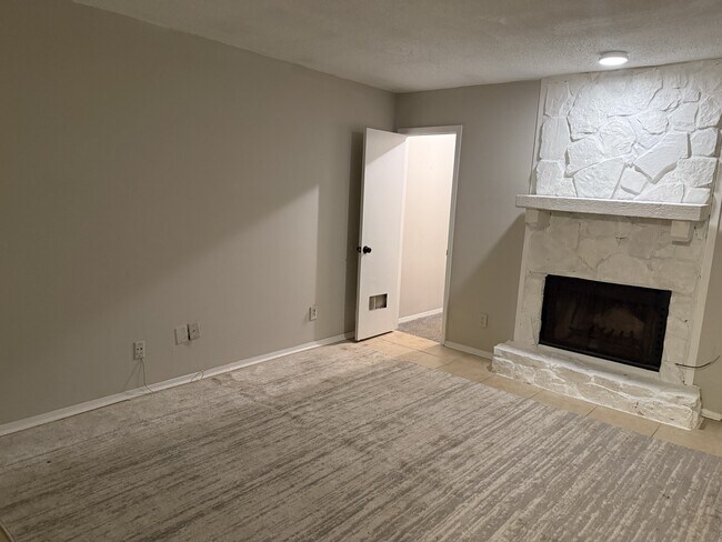 Building Photo - 6473 Klinect Ct