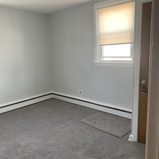 Bedroom area - 6324 Crescentville Rd