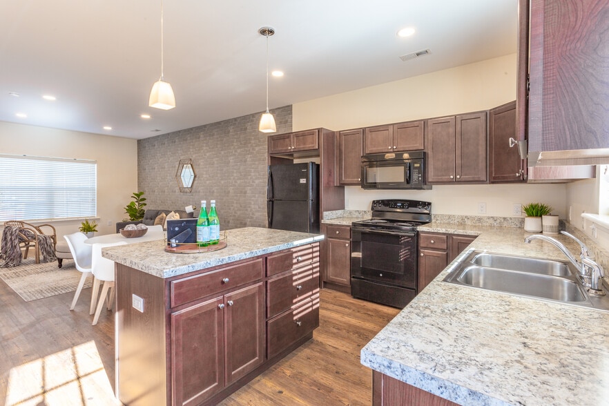 note: brick is not in this unit. - 274 Trunk St NE