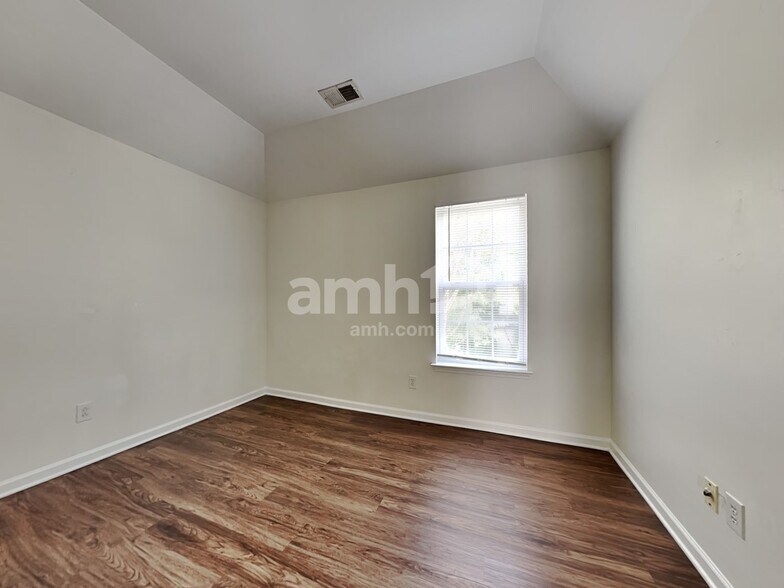 Building Photo - 9117 Hollow Ridge Ln