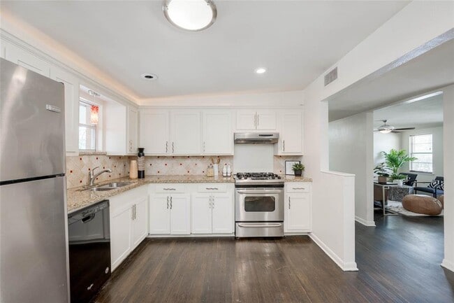 Building Photo - 7709 Woodrow Ave