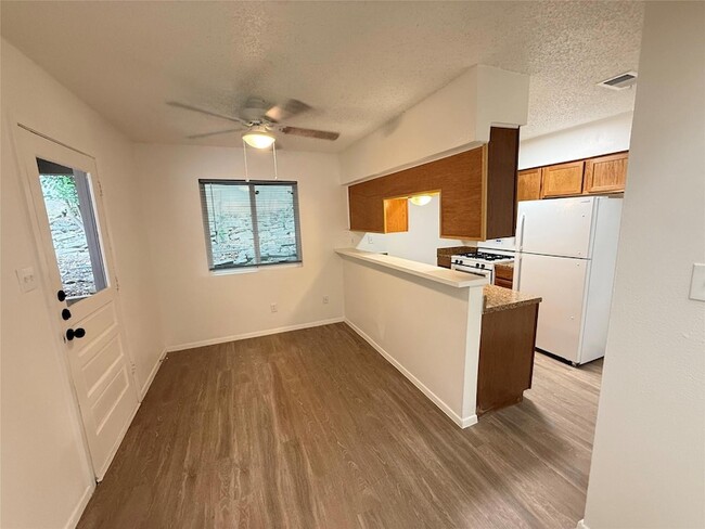 Building Photo - 1114 Hazelton St