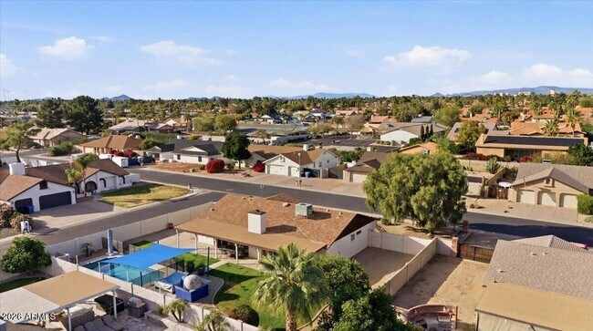 Building Photo - 6101 E Greenway Ln