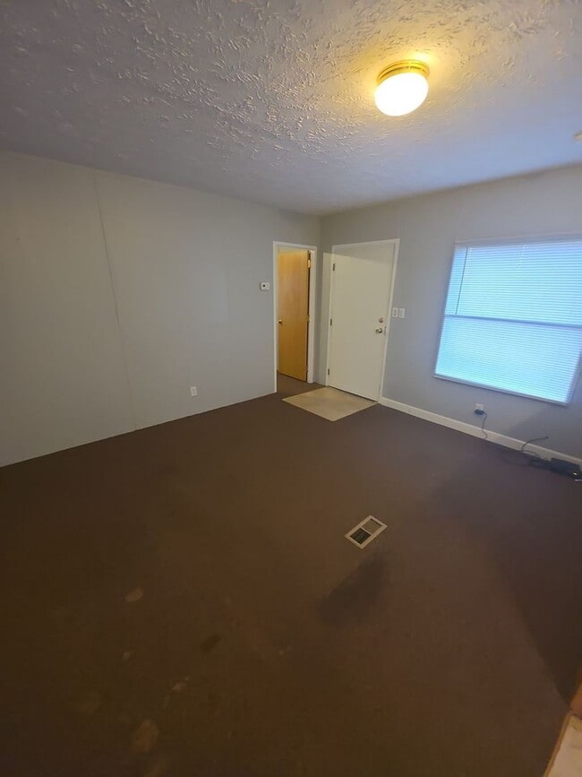 Building Photo - 2-Bedroom, 2-Bath Mobile Home with Front and Back Porches in Sparta