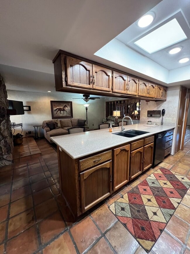 Building Photo - FURNISHED 3 BEDROOM HOME IN TOWN WITH POOL ACCESS!