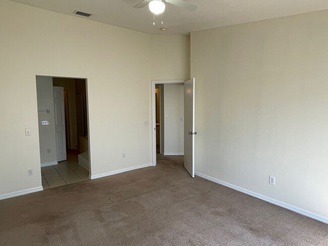 Building Photo - ***All Utilities Included*** 3 bedroom 2 b...