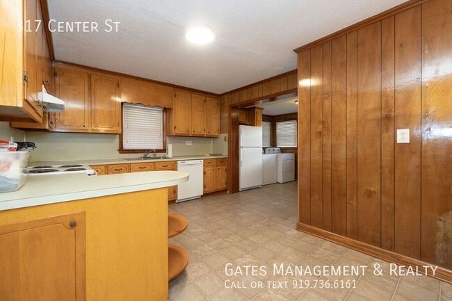 Building Photo - 317 Center St