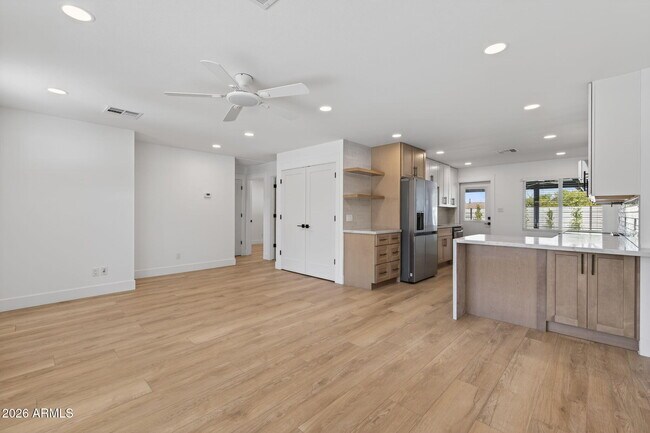 Building Photo - 8702 E Monte Vista Rd