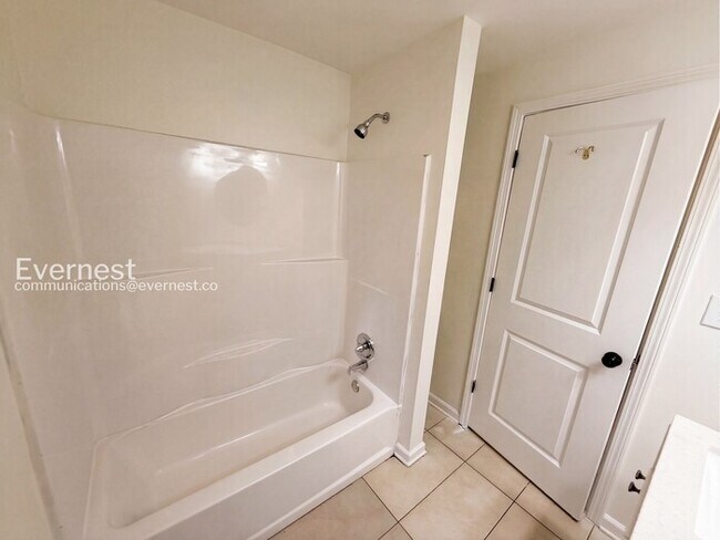 Building Photo - 506 Alpha St S