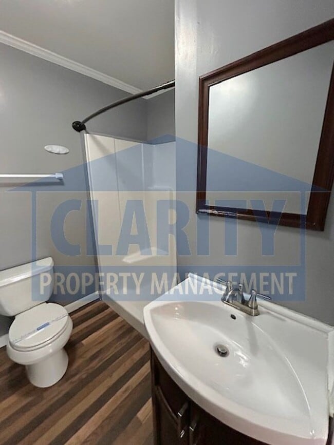 Building Photo - Centrally located 2 bed, two bathroom home!