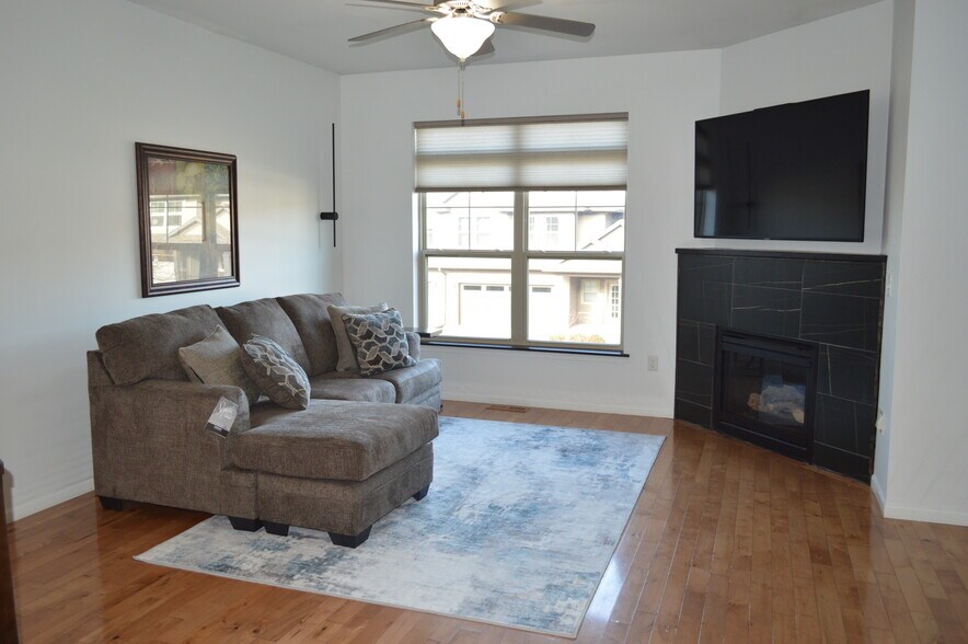 Building Photo - 751 Mission Point Rd