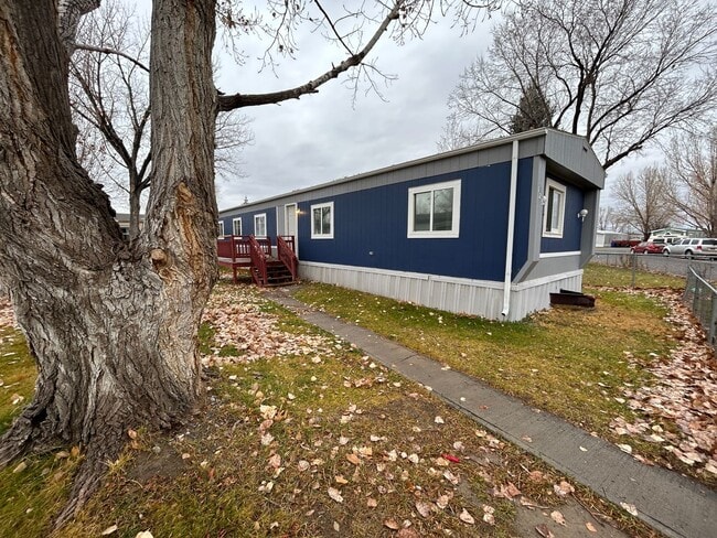 Building Photo - 123 Opal Dr