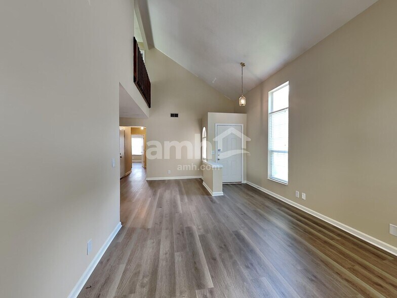 Building Photo - 5711 Briarwick Ct