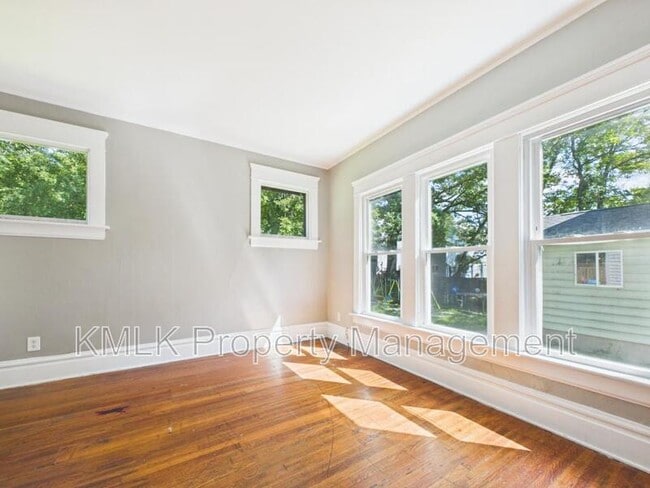 Building Photo - 701 Kling St