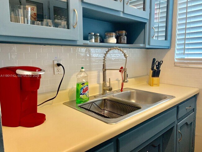 Building Photo - 825 Euclid Ave