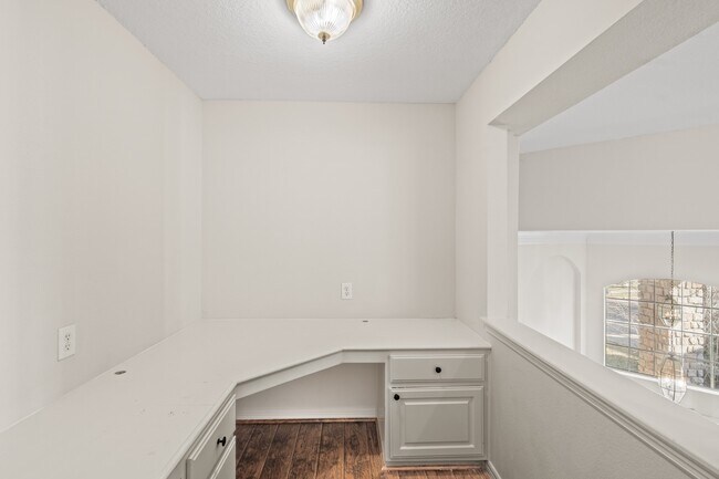 Building Photo - 5819 Brook Bend Dr