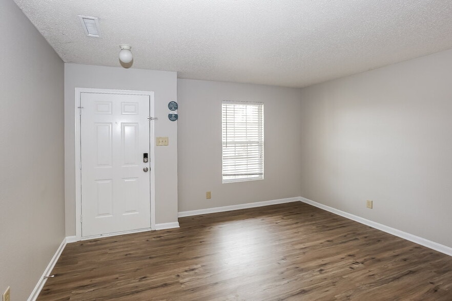 Building Photo - 1902 Mallard Woods Pl