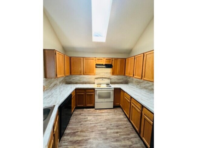 Building Photo - *3 BEDROOM IN ROWLETT*