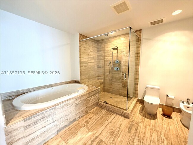 Building Photo - 16001 Collins Ave