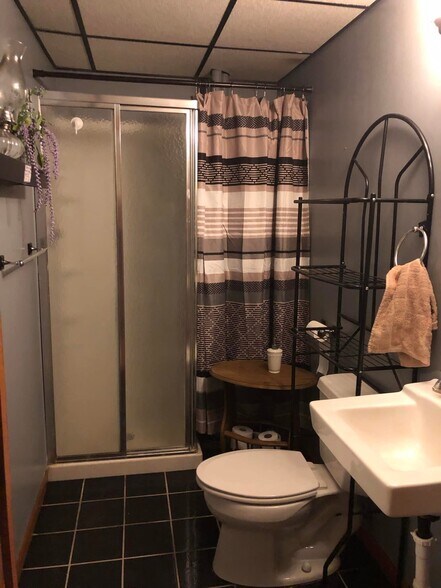 Bathroom/shower - 7230 Fox Meadow Dr NE