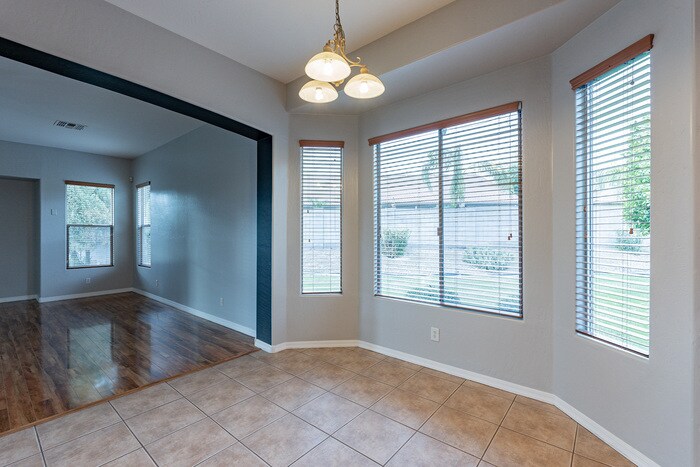 Building Photo - 13354 W San Miguel Ave