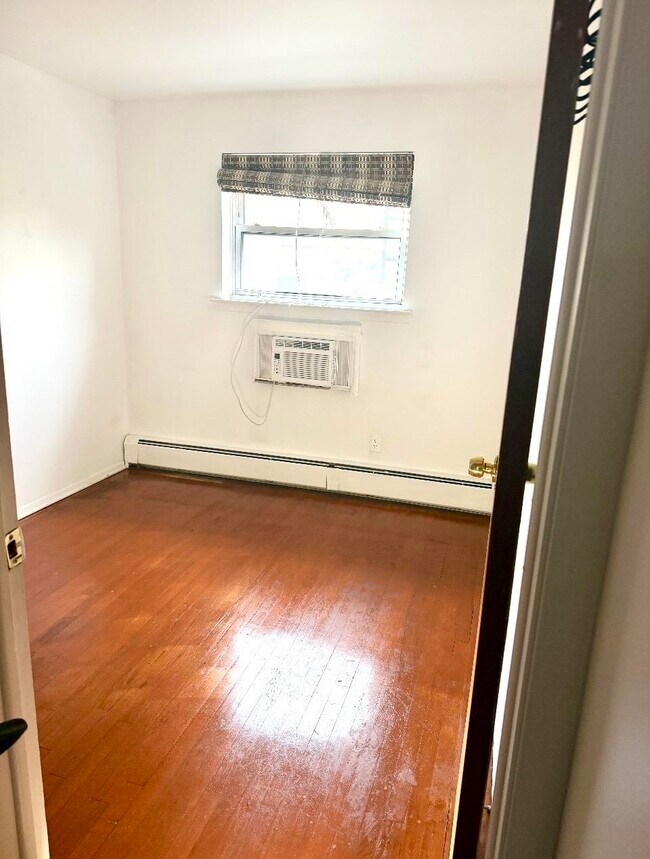 Building Photo - 24 Sunset Ave