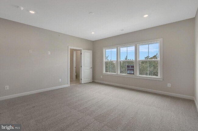 Building Photo - 43769 Metro Ter