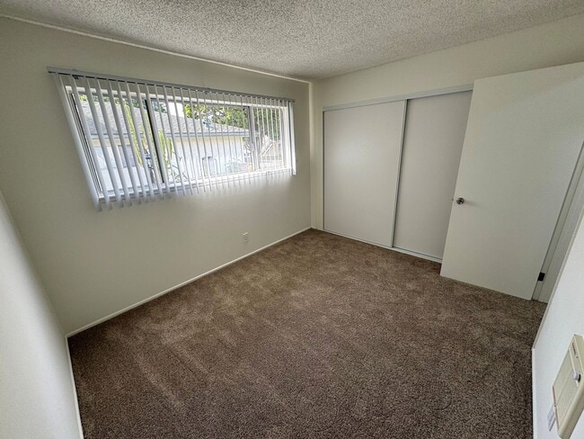 Building Photo - Downstairs 2 Bedroom + 1 Bath McKeon Condo