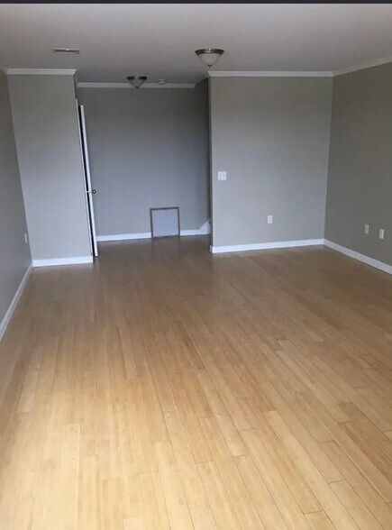 Building Photo - 14 Calef St