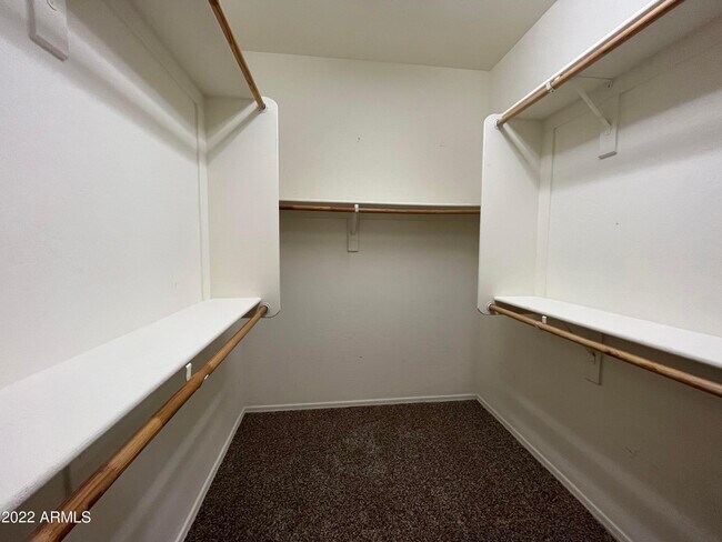 Building Photo - 2656 E Gillcrest Rd