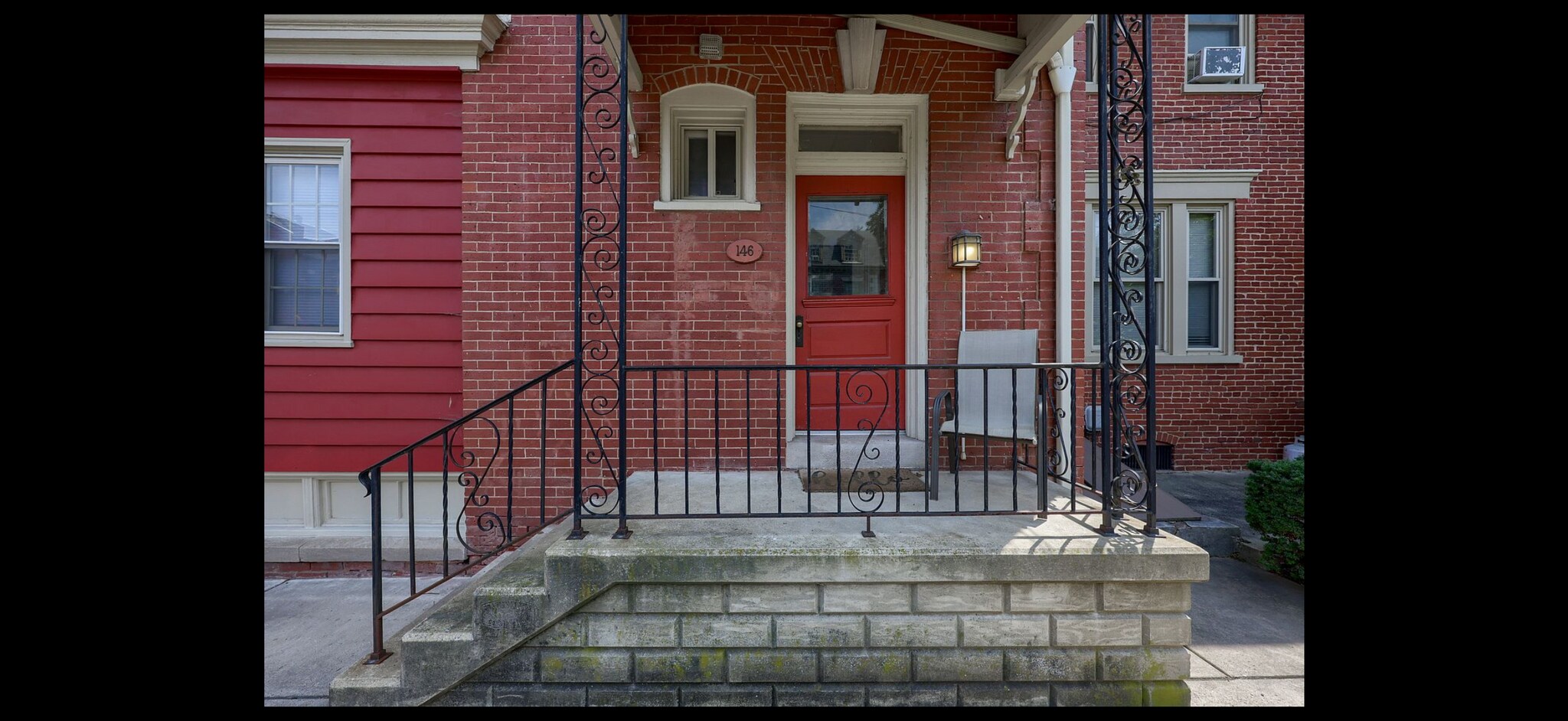 Building Photo - 146 E Clay St