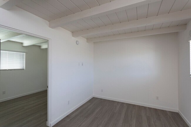 Building Photo - Modern Ocean Beach 1 Bed/1 Bath Apartment ...