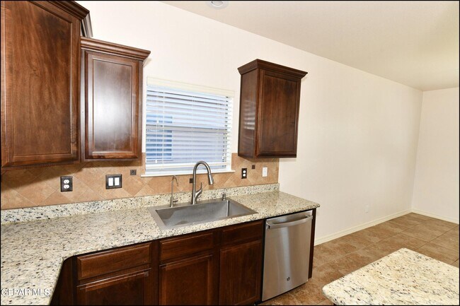 Building Photo - 14309 S Cave Ave