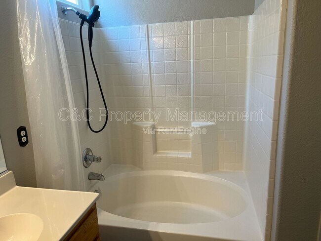 Building Photo - 23306 Daisy Dr