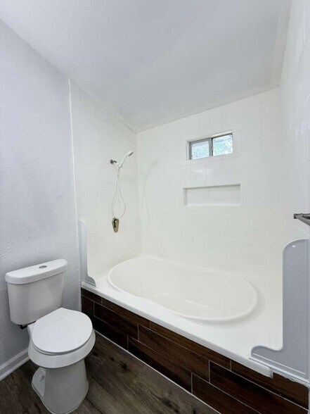 Building Photo - 6011 Hidden Rose