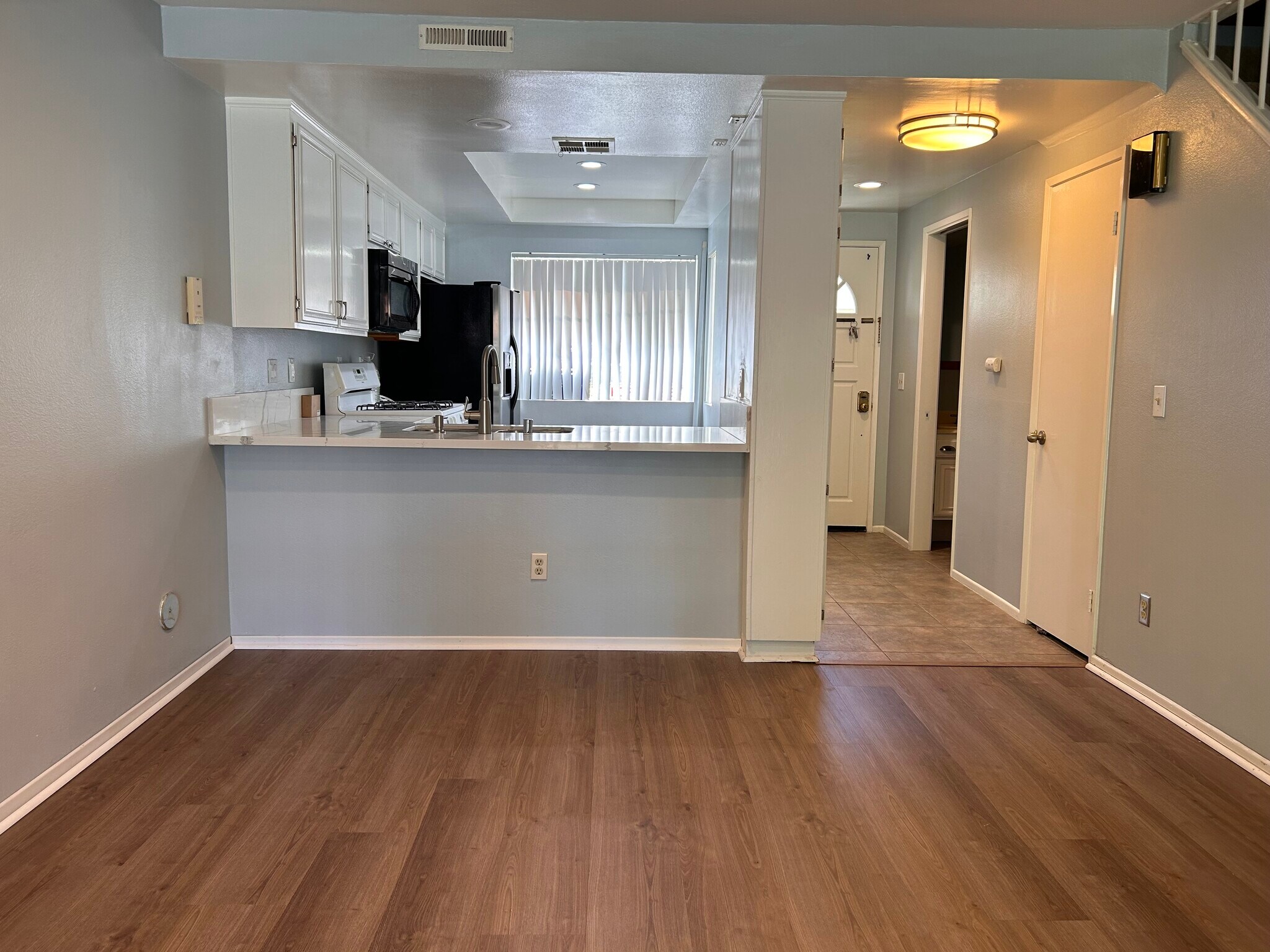 Building Photo - 5604 Las Virgenes Rd