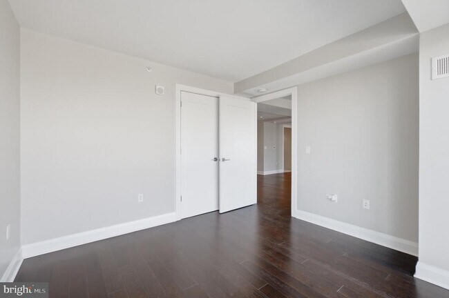 Building Photo - 925 N Fairfax St