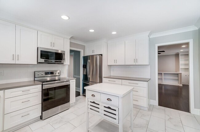 Building Photo - Fully Remodeled Ranch Style Home In South Park! (Landscaping Included)