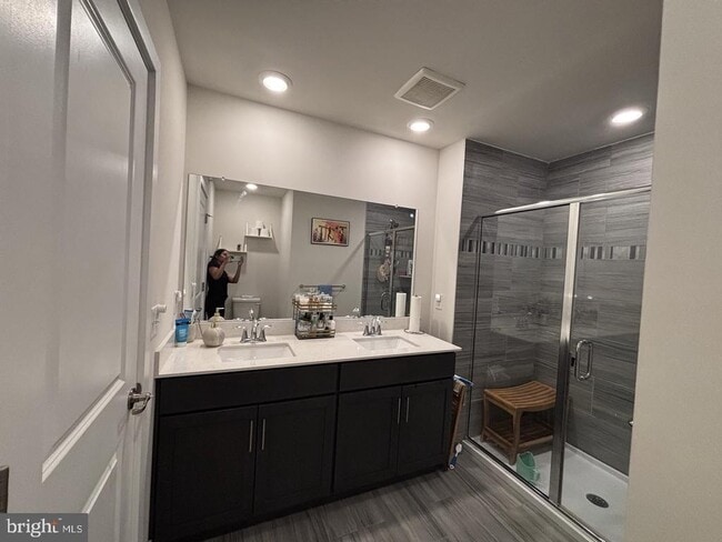 Building Photo - 983 Skylar Ct.