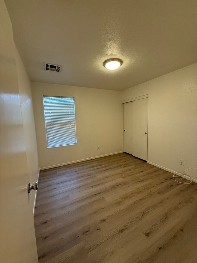 Building Photo - Cute Two Story Gated Townhome In Trilogy!