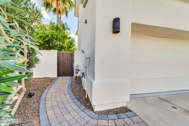 Building Photo - 7557 E McLellan Ln