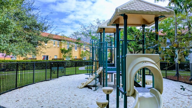 Building Photo - 6890 Julia Gardens Dr