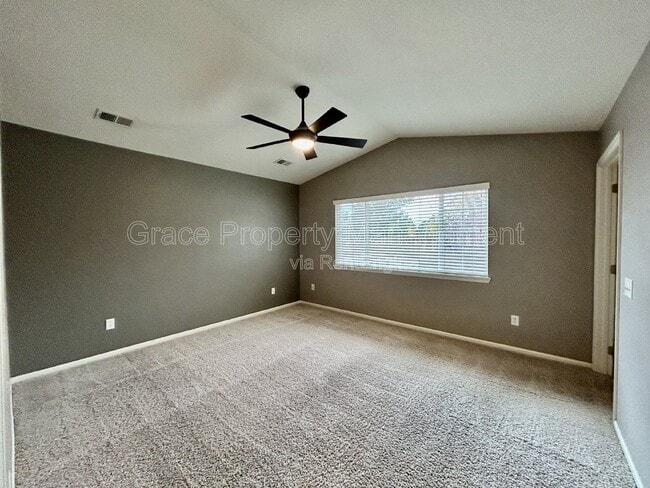 Building Photo - 479 Hayloft Way