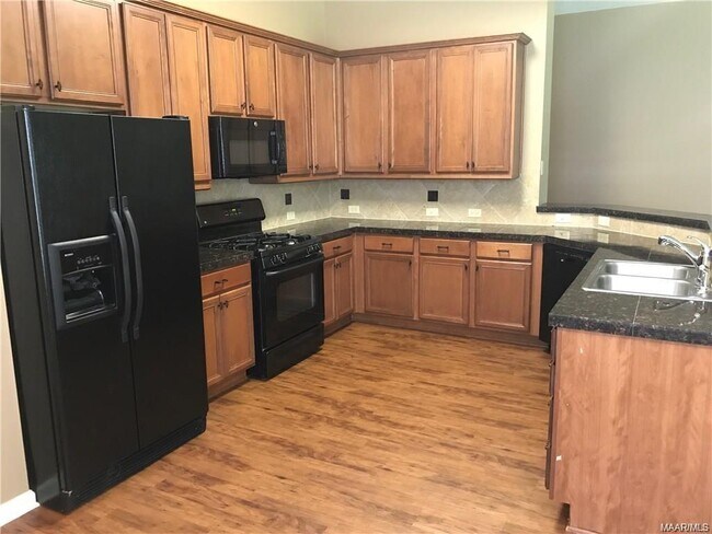 Building Photo - 3912 Claiborne Cir