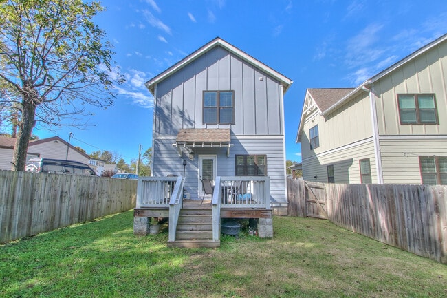 Building Photo - 1422A Huffine St