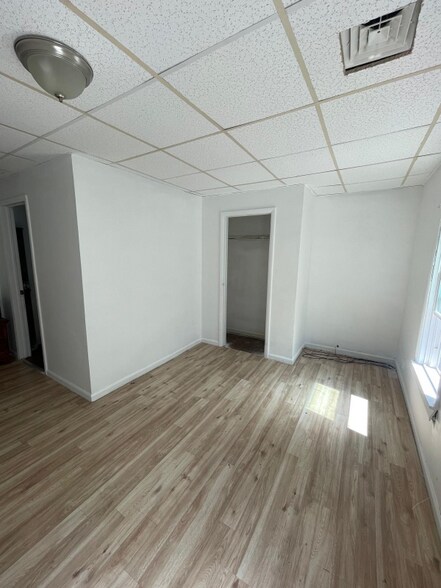 Building Photo - 131 Locust St