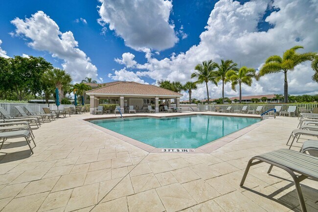 Building Photo - ***FULLY FURNISHED - 2/2 condo with LAKE V...