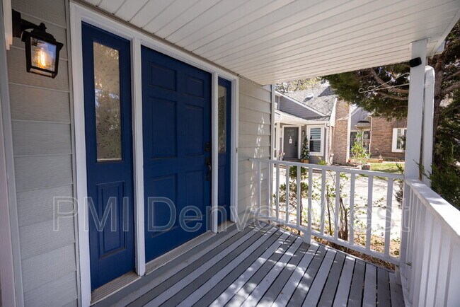 Building Photo - 16821 E Hialeah Ave