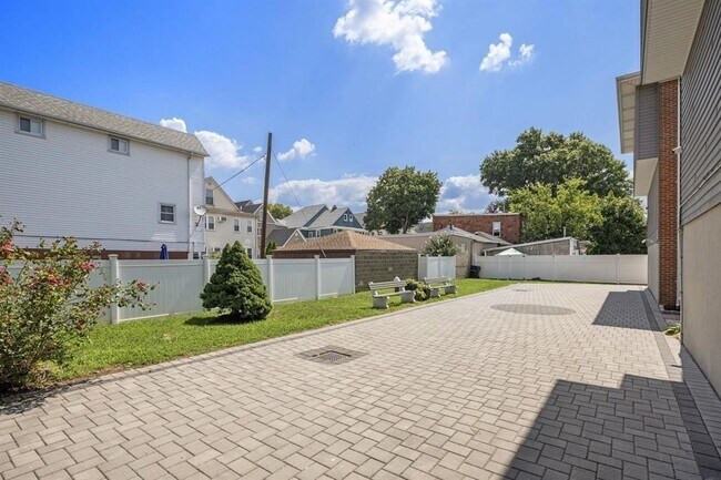 Building Photo - 43 W 30th St